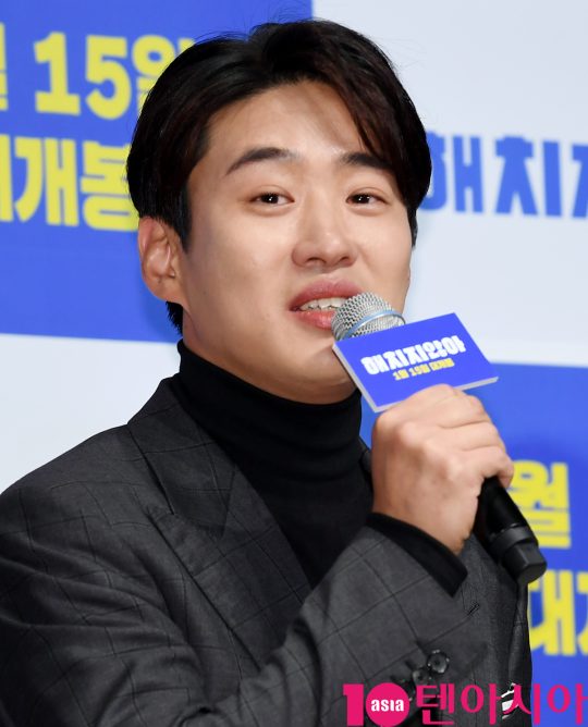 배우 안재홍이 18일 오전 서울 신사동 압구정 CGV에서 열린 영화 ‘해치지않아’ 제작보고회에 참석하고 있다.