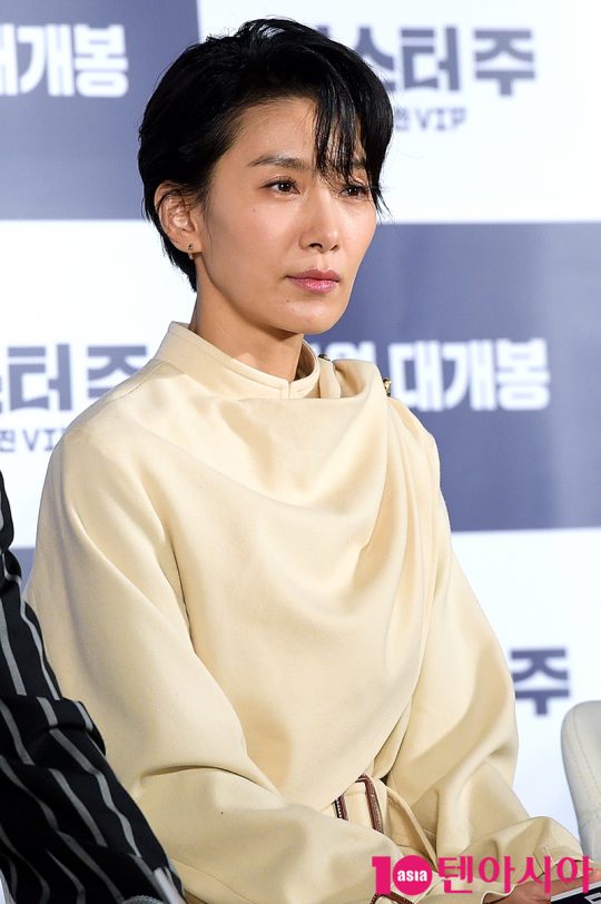 배우 김서형