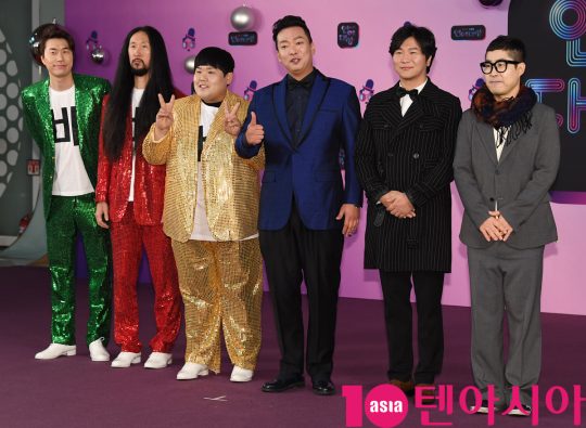 송준석, 서남용, 김수영 ,박준형, 김시덕, 이재훈(왼쪽부터) 21일 오후 서울 여의도동 KBS본관에서 열린 ‘2019 KBS 연예대상’ 레드카펫 행사에 참석하고 있다.