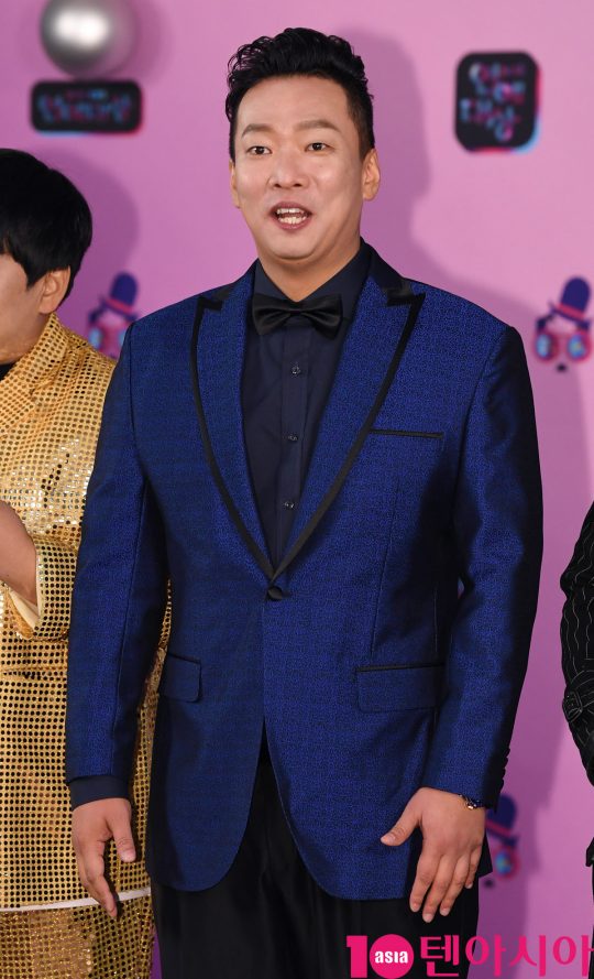 박준형이 21일 오후 서울 여의도동 KBS본관에서 열린 ‘2019 KBS 연예대상’ 레드카펫 행사에 참석하고 있다.