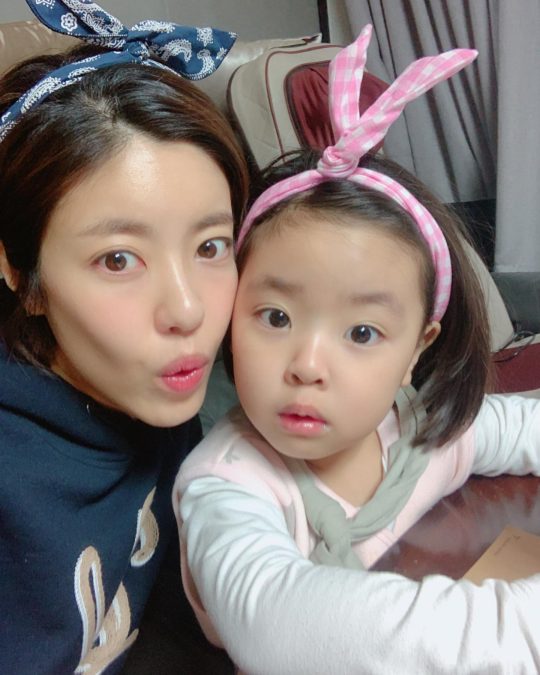 배우 이윤지(왼쪽)와 딸 라니. /사진=이윤지 인스타그램