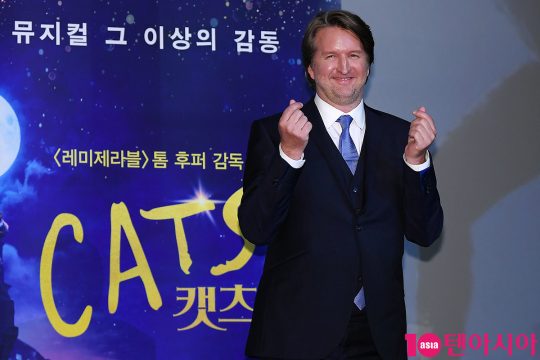 톰 후퍼 감독
