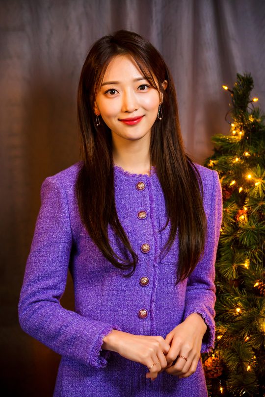 표예진은 “사람들로 북적이는 촬영 현장에서 카메라가 없다고 느껴질 만큼 몰입한 순간이 좋다”고 말했다. /사진제공=팬스타즈컴퍼니