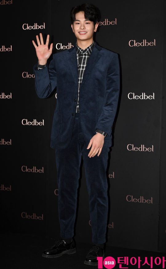 정민규가 27일 오후 서울 장충동 반얀트리 클럽앤스파 서울에서 열린 끌레드벨 ‘V착밀착 런칭데이’ 행사에 참석하고 있다.