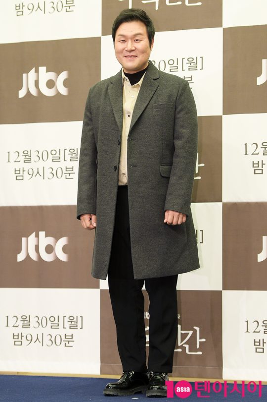 배우 윤경호