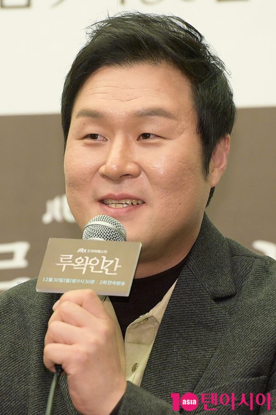 배우 윤경호