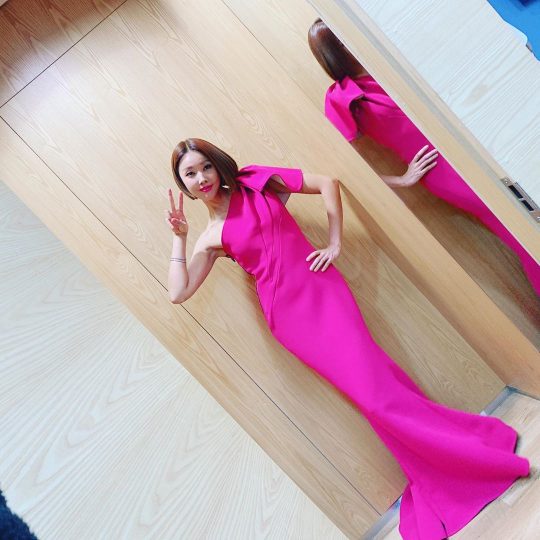 한혜진, 단발머리+핫핑크 드레스... '연기대상'서도 빛난 톱모델 자태