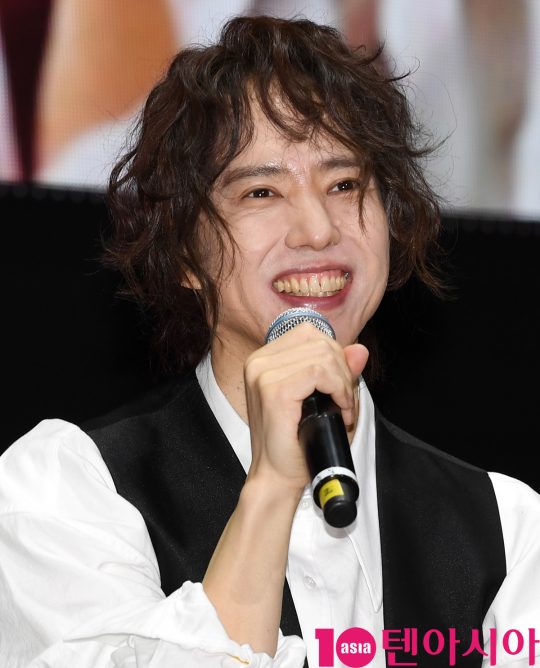 가수 양준일이 31일 오후 서울 능동로 세종대학교 대양홀에서 진행된 ‘2019 양준일 선물’ 팬미팅 기자간담회에 참석하고 있다.