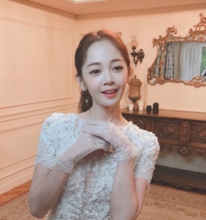 ‘결혼 발표’ 김보미♥윤전일 “좋은 영향력 주는 부부로 살게요”[전문]