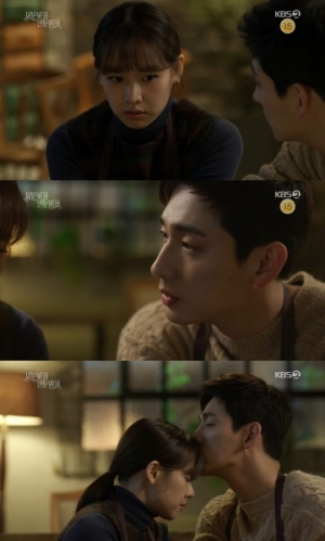 '사풀인풀' 윤박, “나도 떨린다”는 조윤희 고백에 달콤한 이마 키스