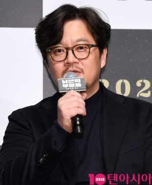 &#39;남산의 부장들&#39; 우민호 감독 &#34;&#39;내부자들&#39;보다 치열하게 작업했다&#34;