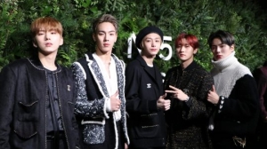 몬스타엑스, 美 뉴욕 샤넬 N5 컬렉션 축하 무대 올랐다…'관심 집중'