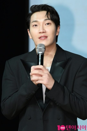 [TEN 현장] 김필, 진심 눌러 담은 힐링송 &#39;변명&#39;…&#34;내 음악이 도움된다면 행복&#34;