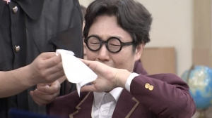 '아는 형님' 멤버들, 5년 만의 종업식에 눈물 훌쩍