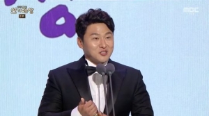 [2019 MBC 연기대상] 오대환, 월화극 조연상 수상...&#34;옆에 있어 준 매니저에게 감사해&#34;