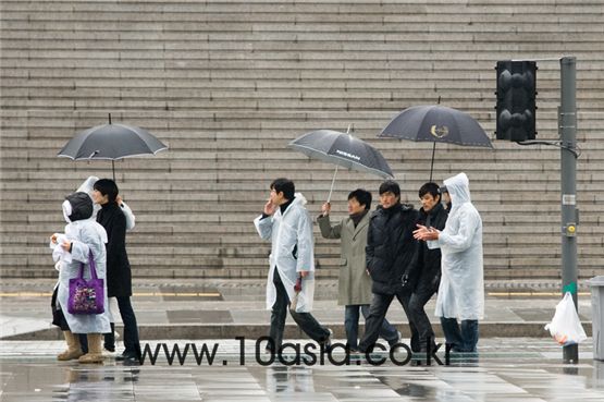 <아이리스>│21C 광화문 한복판에서 생긴 일