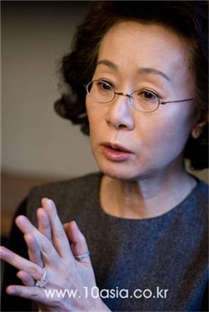 윤여정│“난 신 들린 연기가 싫어요” -1
