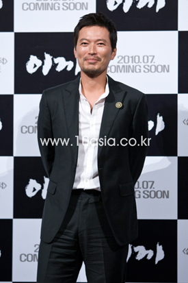 강우석 감독 “‘척’ 하고 싶은 생각으로 <이끼>를 만든 건 아니다”