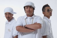 DJ DOC, 15일 방송된 SBS <인기가요> 클로징 무대에서 ‘사과 퍼포먼스’ 가져