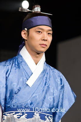 송중기 “시청률을 위해 믹키유천 베드신을 건의해볼까”