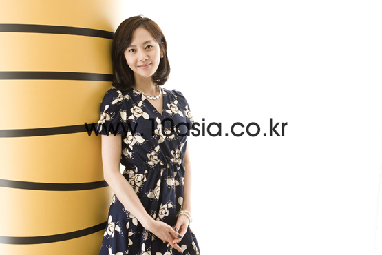 김영애, 염정아│김영애 “카메라에 불이 들어오면 무서운 게 없다”