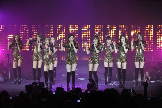 < SM TOWN Live in Paris > 연출 PD, “공연 재녹음 논란은 오해, 제작 과정의 문제”