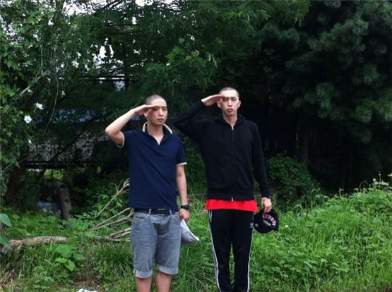 힙합듀오 언터쳐블, 2일 동반입대