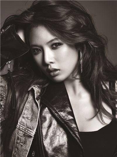 현아, 후속곡 ‘저스트 팔로우’ 활동 시작