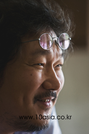 홍상수 감독 “영화가 나오면서 과거의 기억에서 벗어나는 것 같아요”