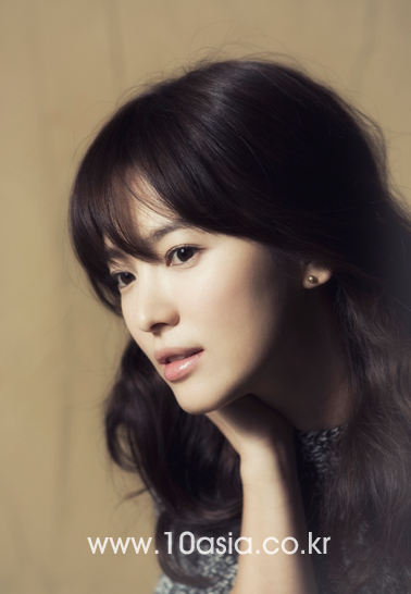 송혜교, 올해의 여성 영화인 연기상 수상