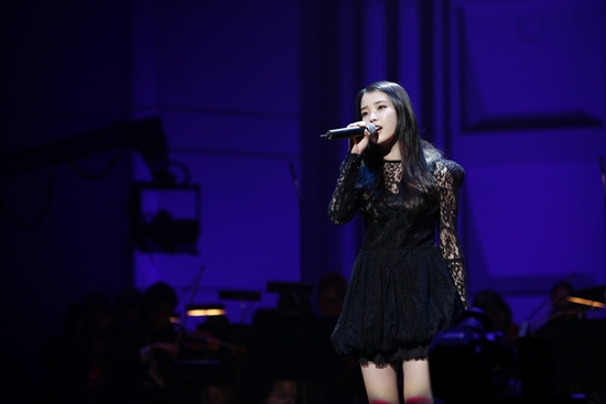 아이유, 일본 데뷔 쇼케이스 마쳐