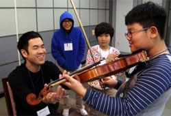 <안녕?! 오케스트라>, 손쉬운 치유보다 용기있는 제안