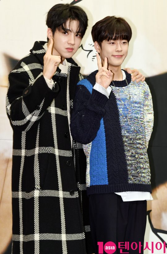 그룹 펜타곤 우석(왼쪽)과 가수 유선호가 3일 오후 서울 마포구 상암동 스탠포드호텔 서울에서 열린 tvN 새 예능 프로그램 ‘냐옹은 페이크다’ 제작발표회에 참석하고 있다./ 조준원 기자 wizard333@