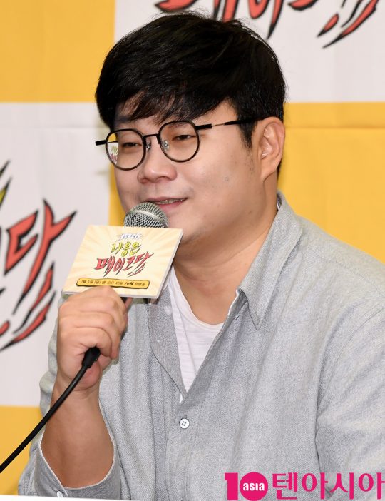 정종연 PD가 3일 오후 서울 마포구 상암동 스탠포드호텔 서울에서 열린 tvN 새 예능 프로그램 ‘냐옹은 페이크다’ 제작발표회에 참석하고 있다.