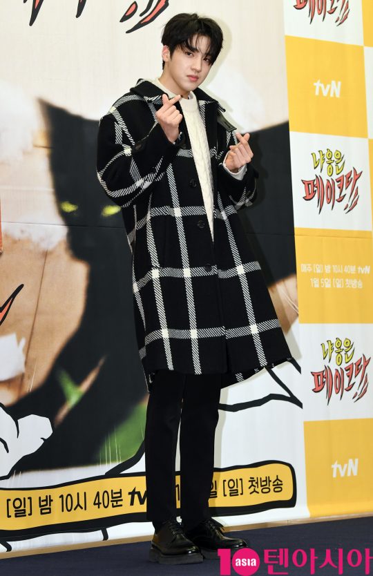 팬타곤 우석이 3일 오후 서울 마포구 상암동 스탠포드호텔 서울에서 열린 tvN 새 예능 프로그램 ‘냐옹은 페이크다’ 제작발표회에 참석하고 있다.