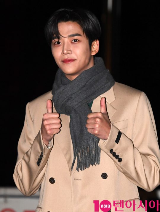 SF9 로운이 4일 오전 서울 여의도동 KBS별관에서 열리는 ‘해피투게더4’ 녹화 출근길에 참석하고 있다.