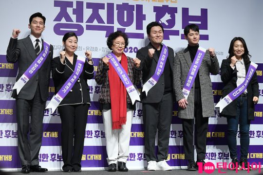 배우 김무열(왼쪽부터), 라미란, 나문희, 윤경호, 장동주, 장유정 감독