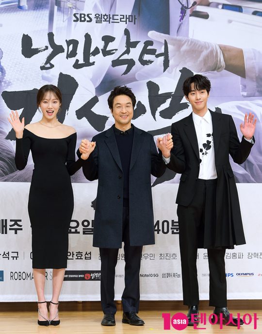 ‘낭만닥터 김사부2’의 주연을 맡은 배우 이성경(왼쪽부터), 한석규, 안효섭. /서예진 기자 yejin@