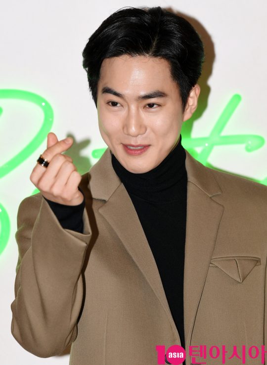엑소 수호가 6일 오후 경기도 성남시 분당구 현대백화점 판교점에서 열린 보테가 베네타(Bottega Veneta) 포토콜 행사에 참석하고 있다.