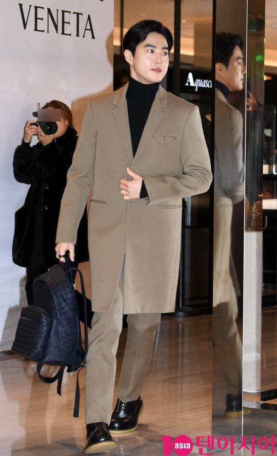 엑소 수호가 6일 오후 경기도 성남시 분당구 현대백화점 판교점에서 열린 보테가 베네타(Bottega Veneta) 포토콜 행사에 참석하고 있다.