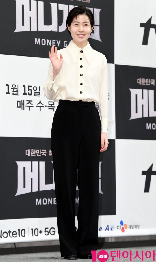 배우 심은경이 8일 오후 서울 강남구 논현동 임피리얼 팰리스 호텔에서 열린 tvN 새 수목드라마 ‘머니게임’ 제작발표회에 참석하고 있다.