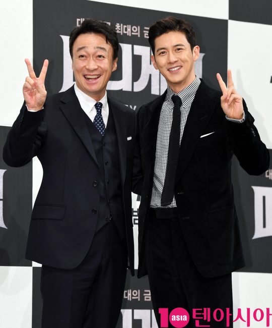 배우 이성민과 고수가 8일 오후 서울 강남구 논현동 임피리얼 팰리스 호텔에서 열린 tvN 새 수목드라마 ‘머니게임’ 제작발표회에 참석하고 있다.