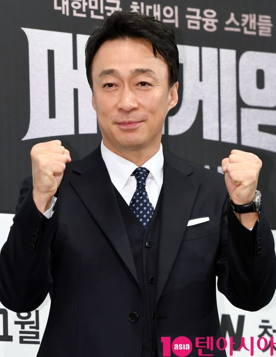 배우 이성민이 8일 오후 서울 강남구 논현동 임피리얼 팰리스 호텔에서 열린 tvN 새 수목드라마 ‘머니게임’ 제작발표회에 참석하고 있다.