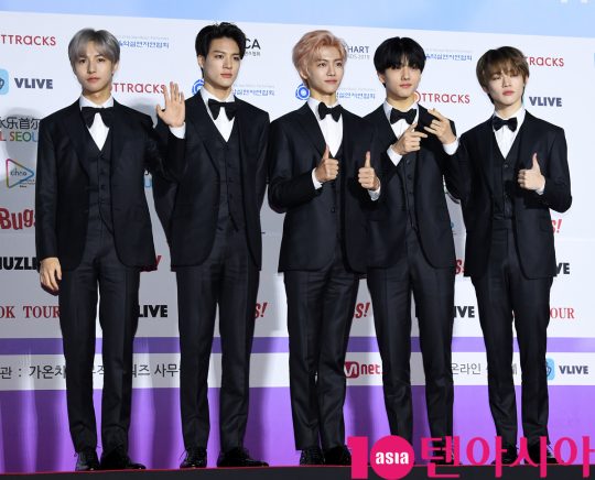 엔시티드림이 8일 오후 서울 송파구 잠실실내체육관에서 열린 제9회 가온차트 뮤직 어워즈 레드카펫 행사에 참석하고 있다.