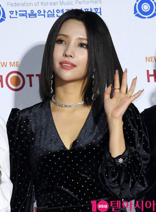 여자아이들 소연이 8일 오후 서울 송파구 잠실실내체육관에서 열린 제9회 가온차트 뮤직 어워즈 레드카펫 행사에 참석하고 있다.