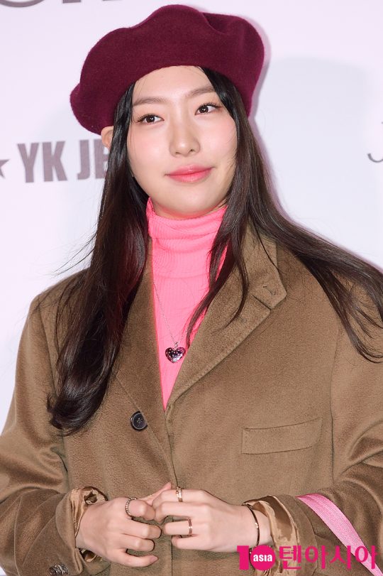 모델 이진이