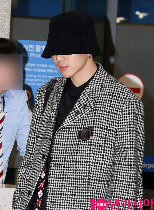 그룹 위너(강승윤, 송민호, 김진우, 이승훈) 강승윤이 13일 오전 방콕 해외일정을 마치고 인천국제공항을 통해 입국하고 있다.