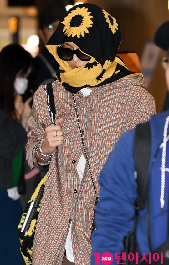 그룹 위너(강승윤, 송민호, 김진우, 이승훈) 송민호가 13일 오전 방콕 해외일정을 마치고 인천국제공항을 통해 입국하고 있다.