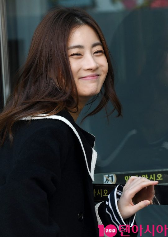 배우 강소라가 14일 오후 서울 목동 SBS본사에서 진행되는 영화 ‘해치지않아’ 홍보차 SBS 파워FM 최화정의 파워타임 방송에 참석하고 있다.