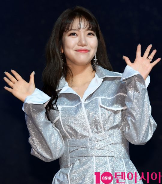 가수 김희진이 14일 오후 서울 서교동 하나투어 브이홀에서 데뷔 앨범 ‘차마’ 발매 기념 쇼케이스를 열었다. / 조준원 기자 wizard333@